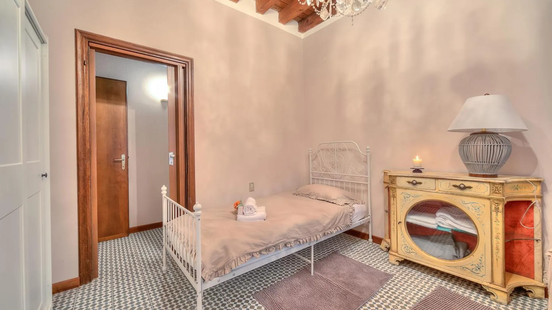 Laetitia Salo-Historic Center Near Lake - Happy Rentals
